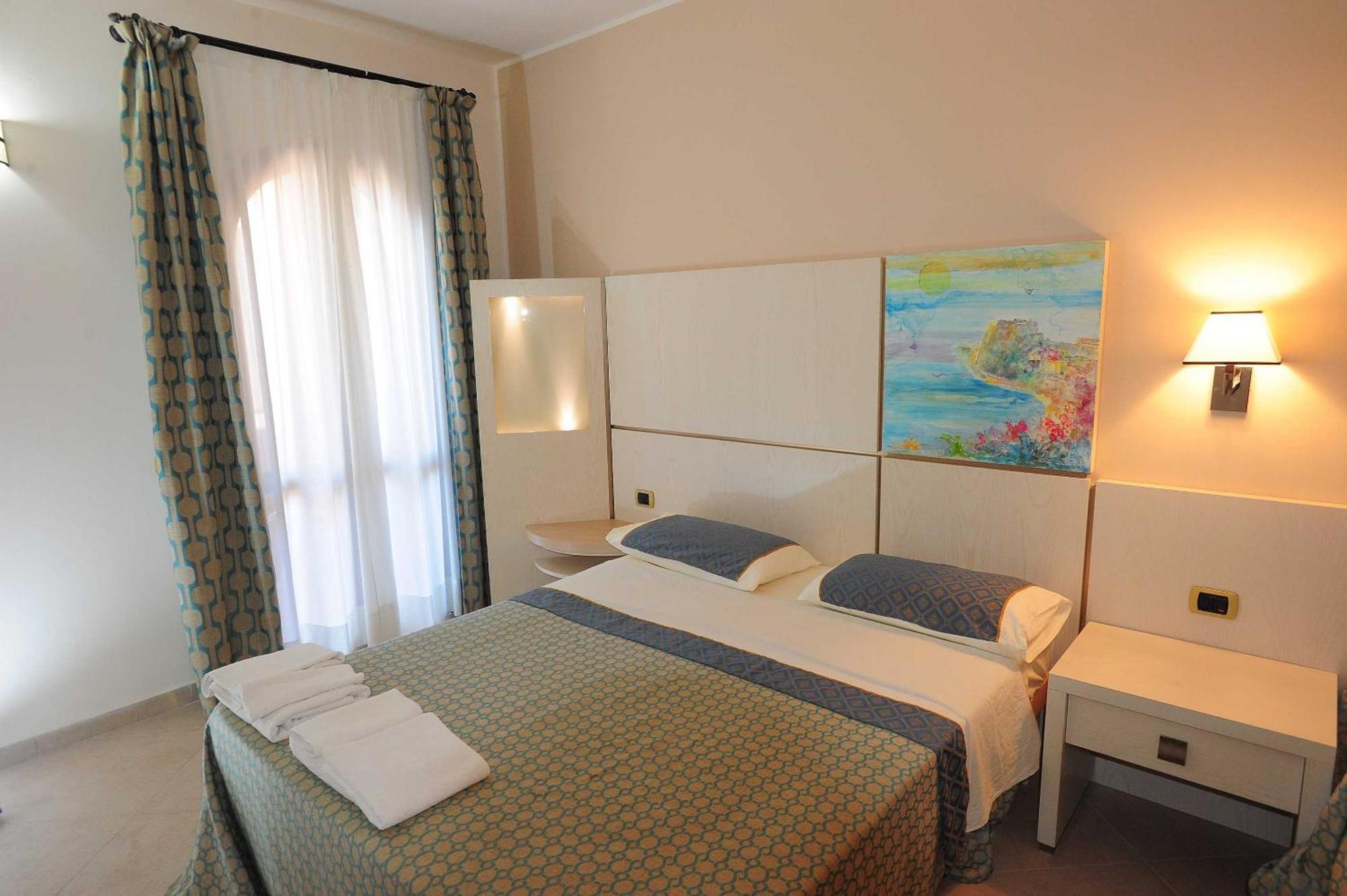 Solemare Club Village Capo Vaticano Exterior photo